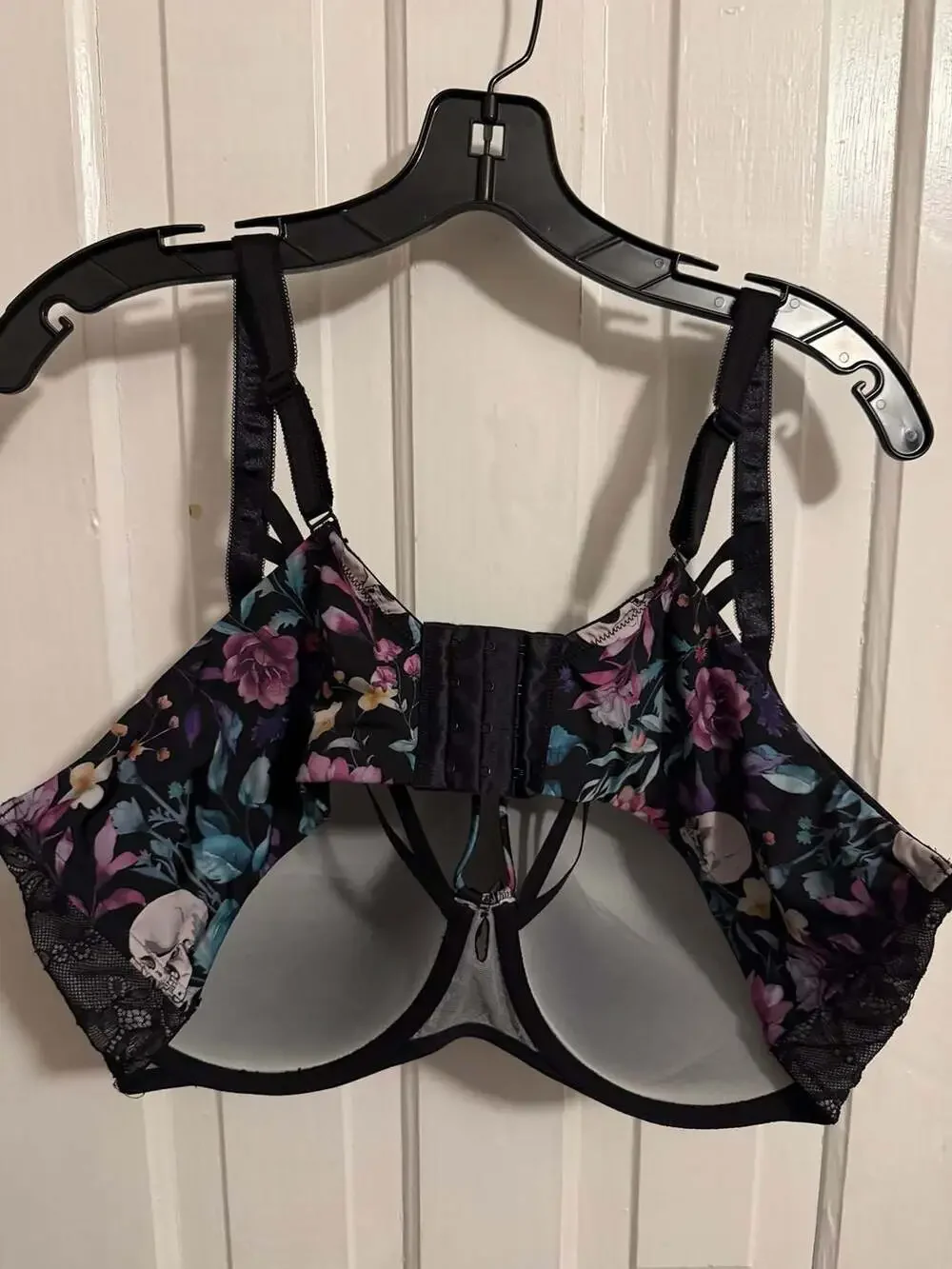 Torrid Skull Gardens Floral Black Lightly Lined Strappy T-Shirt Bra Size 44D